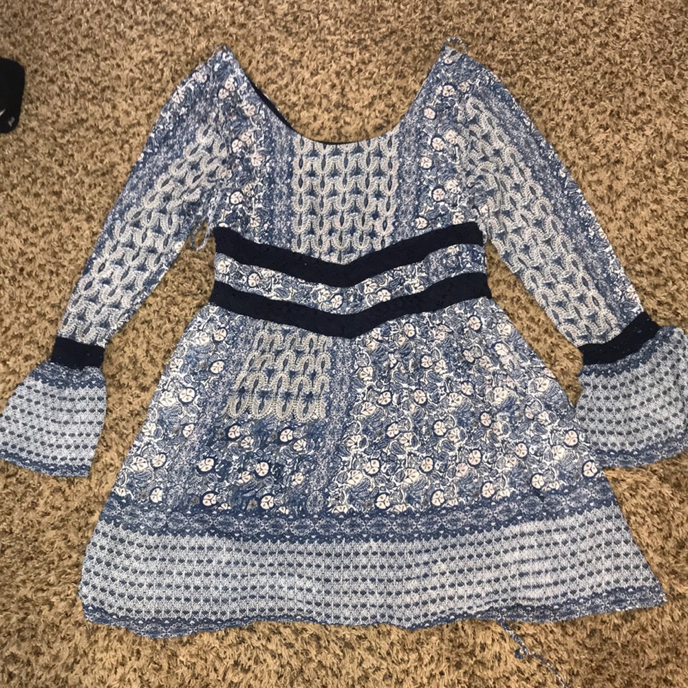 Blue Print Mini Dress. Small. Love sleeve.